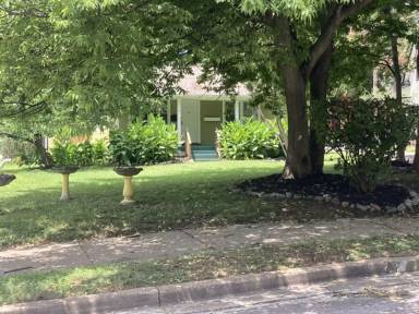 Main picture of 2005 White Ave