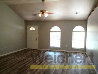 Main picture of 905 Redwood Dr