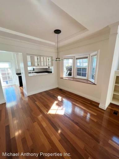 Main picture of 4351 Hawk St