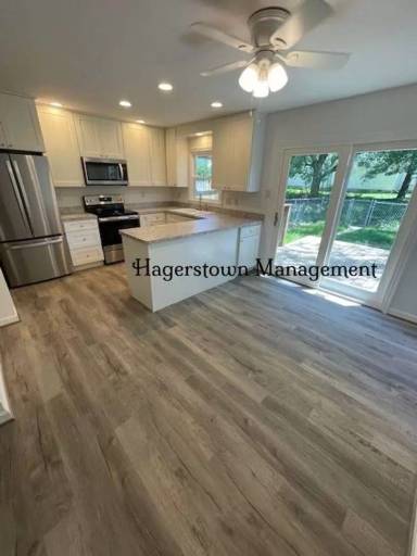 Main picture of 1868 Abbey Ln