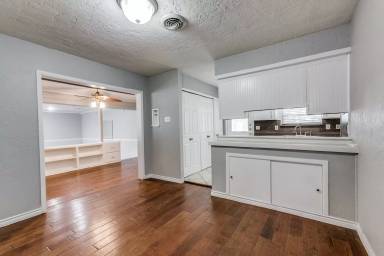 Main picture of 205 Valencia Dr