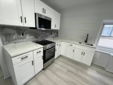 Main picture of 82 Hollingsworth St