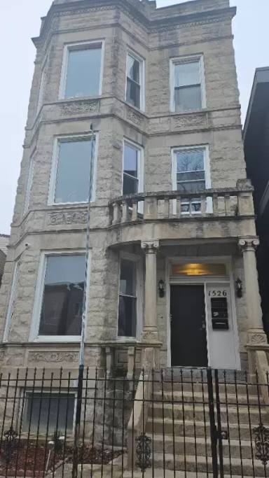 Main picture of 1526 N Washtenaw Ave