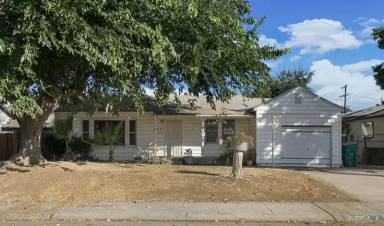 Main picture of 2227 E Oak St
