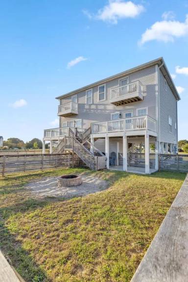 Main picture of 234 Twin Oaks Dr