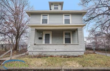 Main picture of 747 Alexander St SE