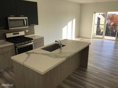 Main picture of 2533 W Fullerton Ave