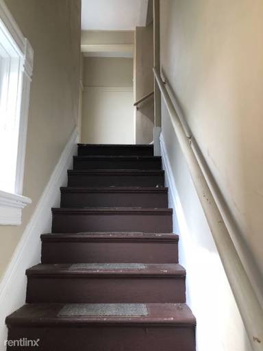 Main picture of 221 E Lincoln Ave