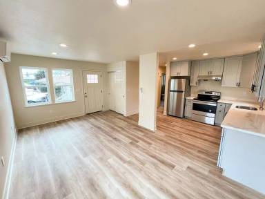Main picture of 747 Fargo Ave