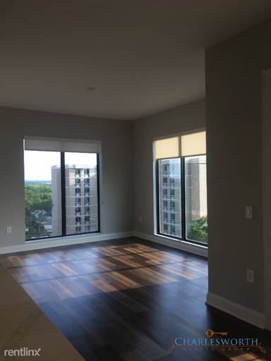 Main picture of 1 Peachtree Cir NE