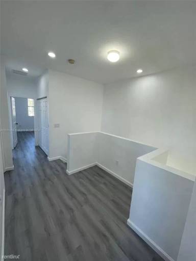 Main picture of 698 NE 21st Ave