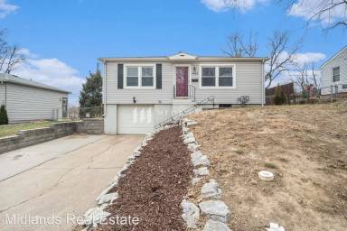 Main picture of 7422 S 77th Ave