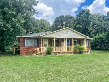Main picture of 3079 Marie Cir