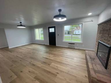 Main picture of 148 1/2 Winema Way