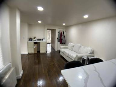 Main picture of 29 Pond St
