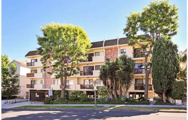 Main picture of 10644 Eastborne Ave