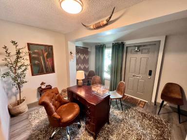 Main picture of 2200 S Bay St