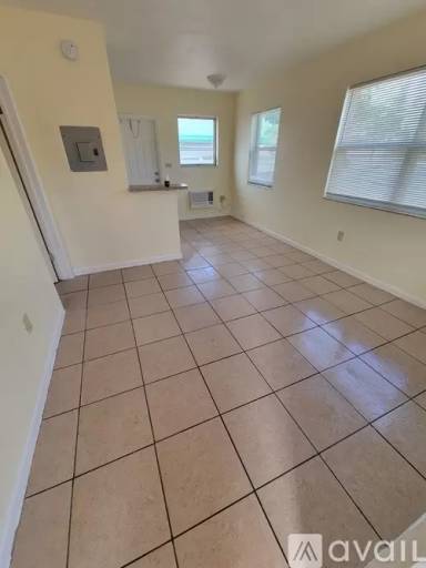 Main picture of 12416 NE 12th Ct