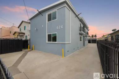 Main picture of 626 W 54th St