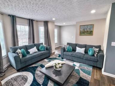 Main picture of 100 Sutherland Dr