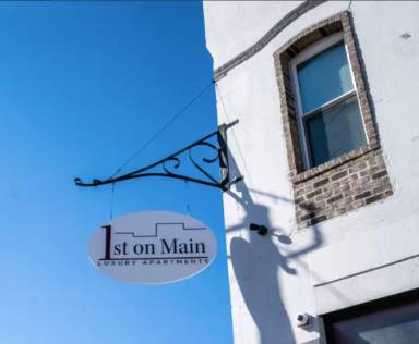 Main picture of 103 N 1st St