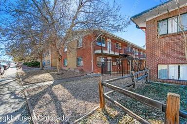 Main picture of 1585 Moline St