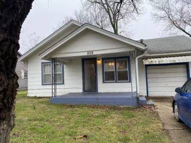 Main picture of 808 Roosevelt Ave