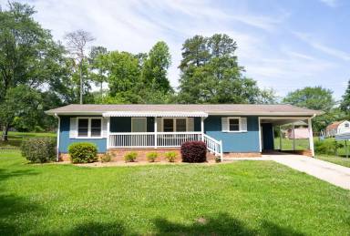 Main picture of 104 Oak Park Dr