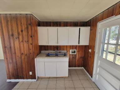 Main picture of 208 Erwin St