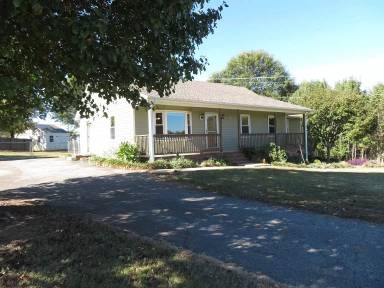 Main picture of 205 Adams Ct