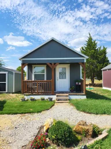 Main picture of 906 El Camino Real