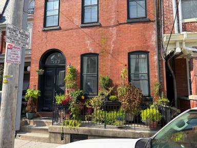 Main picture of 547 W Lemon St