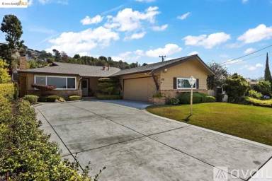 Main picture of 2466 Benedict Dr