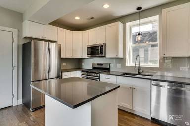 Main picture of 3565 W Wolfram St