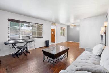 Main picture of 1307 S Divisadero St