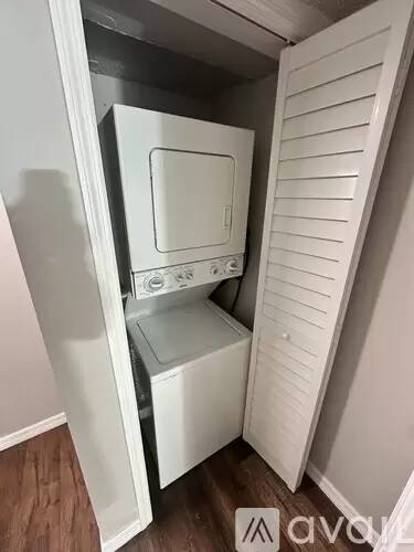 Main picture of 5541 Bay Blvd