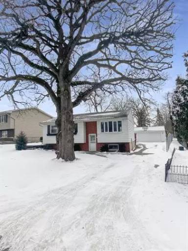 Main picture of 415 Maplewood Dr