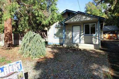 Main picture of 910 NW D St