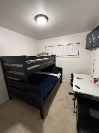 Main picture of 28115 Everett St
