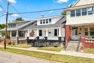 Main picture of 244 W 32nd St