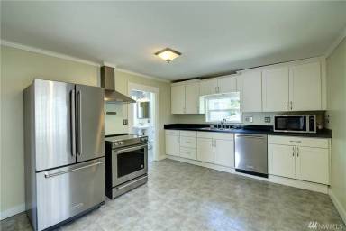 Main picture of 1916 14th Ave W
