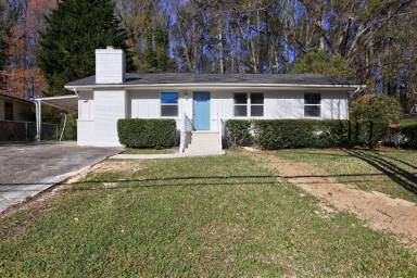 Main picture of 810 Commodore Dr NW