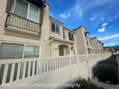 Main picture of 44059 Calle Luz