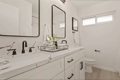 Main picture of 15772 Las Nubes St