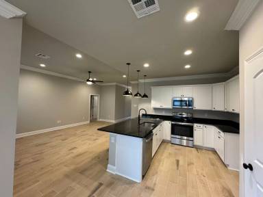 Main picture of 607 Cabernet Ct