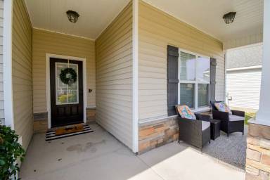 Main picture of 202 Admiral Ct