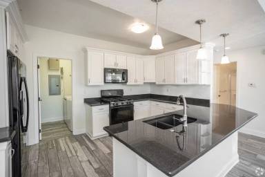 Main picture of 1000 Adams Pointe Blvd