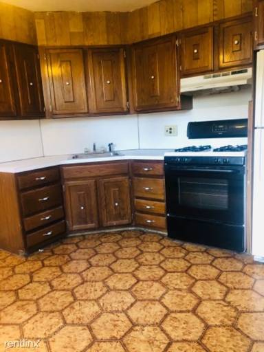 Main picture of 11 W 10th St