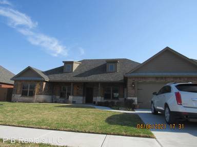 Main picture of 2409 NE Meadowlark Ln