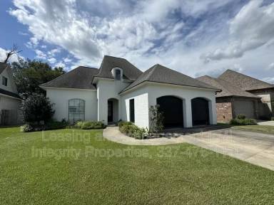 Main picture of 216 Golden Cypress Dr